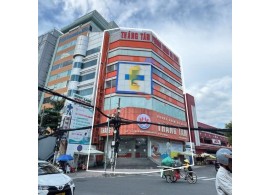 Cho thuê Nhà Góc : 74 Cách Mạng Tháng 8, Quận 3. Giá thuê : 450 triệu/tháng