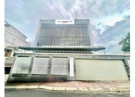 Cho thuê Nhà mặt tiền : 255 Bến Vân Đồn, Quận 4. Giá thuê : 8.000 USD/tháng