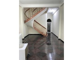 CHO THUÊ NHÀ NGUYÊN CĂN : 451/2 Huỳnh Văn Bánh, Phường 13, Quận Phú Nhuận. Giá thuê: 19 triệu/tháng