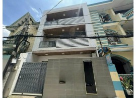 CHO THUÊ NHÀ NGUYÊN CĂN : 24/1 Lam Sơn, Phường 2, Quận Tân Bình. Giá thuê: 45 triệu/tháng NET