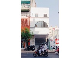 CHO THUÊ NHÀ MẶT TIỀN : 360 Võ Văn Tần, Phường 5, Quận 3. Giá thuê: 120 triệu/tháng