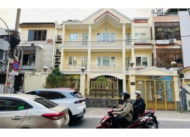 CHO THUÊ NHÀ MẶT TIỀN : 8B Trần Quang Diệu, Phường 13, Quận 3. Giá thuê: 180 triệu/tháng.