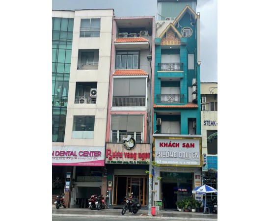 CHO THUÊ NHÀ MẶT TIỀN : 61 Phan Xích Long, Phường 2, Quận Phú Nhuận. Giá thuê: 70 triệu/tháng
