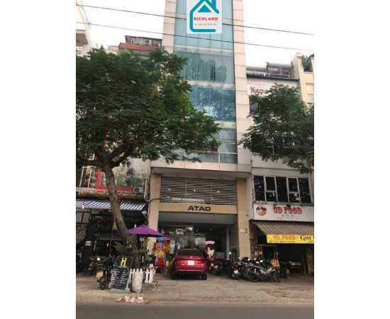 Cho thuê tòa nhà văn phòng, mặt tiền 283 Hùng Vương, Phường 9, Quận 5. Giá 180 Triệu