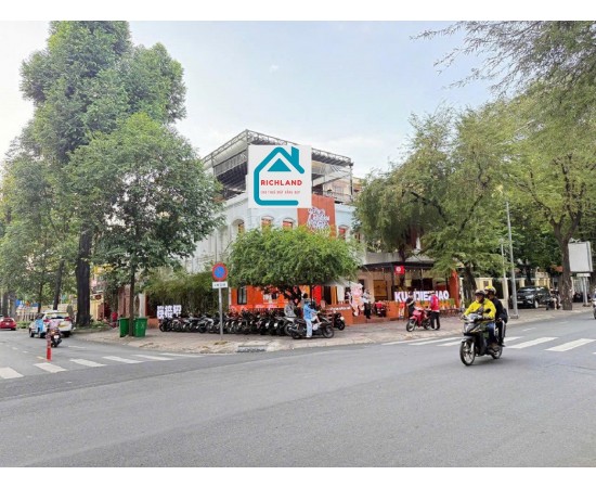 Cho thuê nhà GÓC 2MT: 40 Võ Văn Tần, Phường Võ Thị Sáu, Quận 3,TP.HCM_Giá 13.000$