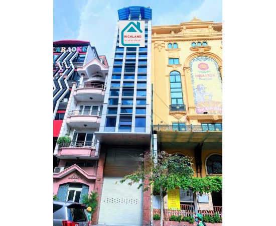 Cho thuê nhà 18 Phổ Quang, Phường 2, Quận Tân Bình. Giá 180 Triệu