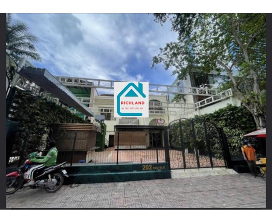 Cho thuê biệt thự mặt tiền 202 Pasteur P6, Quận 3. Giá 350 Triệu