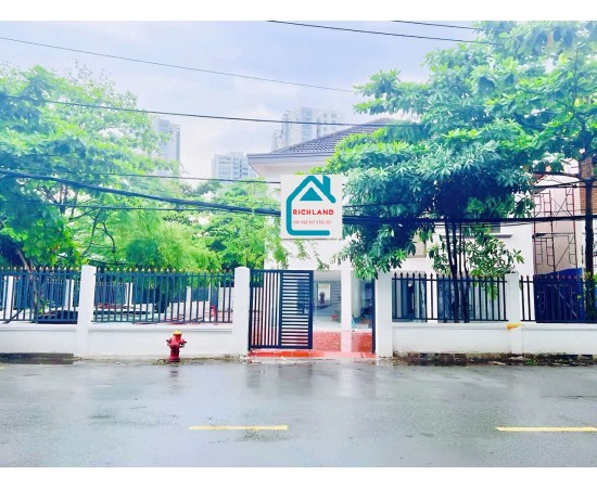 Cho Thuê Biệt Thự GÓC 2MT: 01 Trần Văn Sắc, Phường Thảo Điền, Quận 2, TPHCM. Giá 120 Triệu