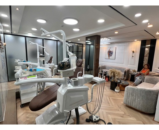 Cho thuê nhà Mặt Tiền 201 Phan Xích Long, Phường 2, Quận Phú Nhuận. Giá 200 triệu