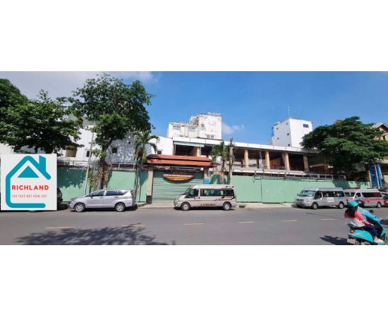 Cho thuê đất trống  Góc 3 mặt tiền: 10-12-14-16-18 Hoàng Việt P.4 Q.Tân Bình. Giá 250K/m2