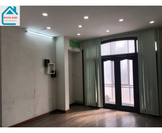 Cho thuê tòa nhà 95 Trần Quốc Hoàn, Phường 4, Quận Tân Bình. Giá 380 Triệu