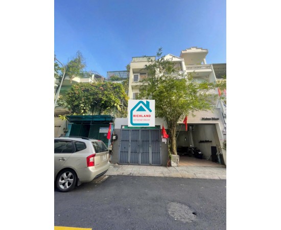 Cho thuê nhà mặt tiền 33 Trần Quý Khóach, P.Tân Định, Quận 1. Giá 2.500$