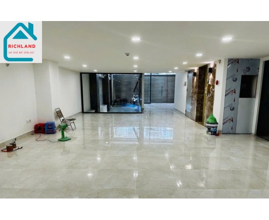 Cho thuê mặt bằng 13-15 Trần Khắc Chân, P.Tân Định, Q.1. Giá 80 triệu