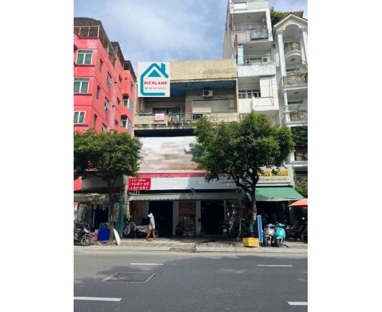 Cho thuê nhà 2 mặt tiền: 700 Điện Biên Phủ P.10 Quận 10. Giá thuê: 90 triệu