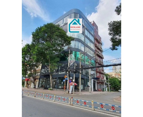 Cho thuê nhà Góc 220 Nguyễn Văn Hưởng, Quận Thủ Đức+Giá thuê: 9.000 USD/tháng