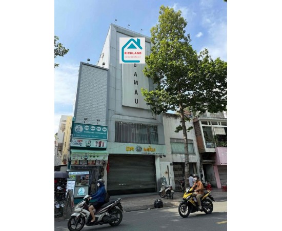 Cho thuê nhà mặt tiền 17 Nguyễn Trãi, P.2, Quận 5. Giá 100 Triệu