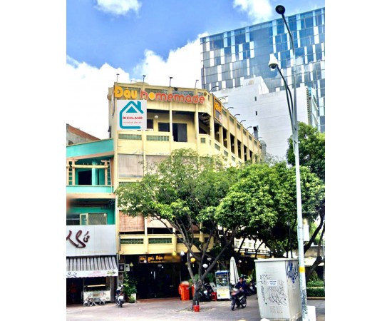 Cho thuê nhà 2 mặt tiền – 104 HOÀNG DIỆU + LÊ QUỐC HƯNG, Q.4. Giá 250 Triệu