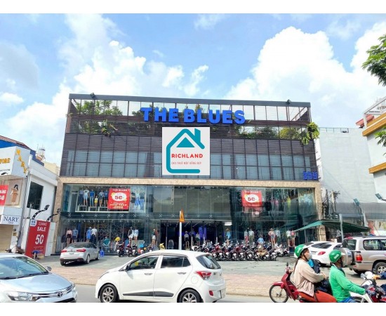 Cho thuê mặt bằng lớn 359 Lê Văn Sỹ, P. 13, Q. 3 1.140m2 đất, 3 tầng + mái che. Giá 60.000 USD