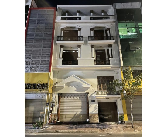 CHO THUÊ NHÀ MẶT TIỀN: 330-332 CAO THẮNG, P.12, Q.10. GIÁ 220 TRIỆU