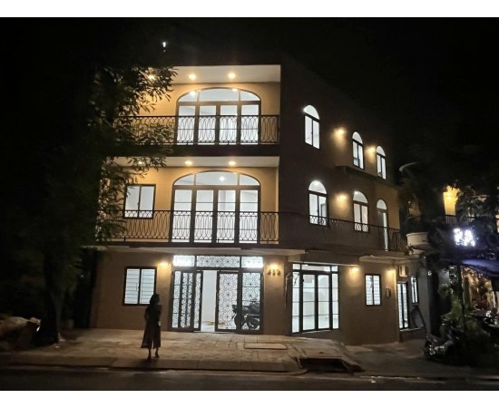 Cho thuê nhà mặt tiền 459 Hoàng Sa, P.8, Q.3. Giá 48 triệu