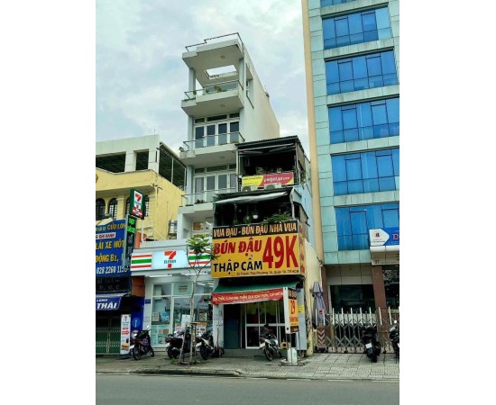 Cho thuê nhà mặt tiền 33 Thành Thái, P.14, Q.10. Giá 69 triệu