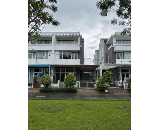 Cho thuê Biệt Thự : Bùi Văn Ba, Quận 7. Giá Thuê : 40 triệu/ tháng