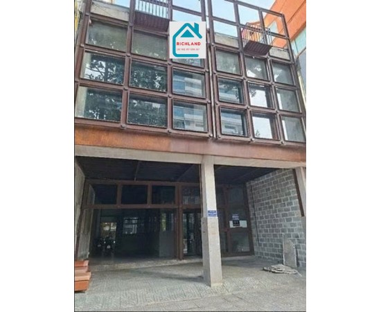 Cho thuê Nhà mặt tiền : 224 Nguyễn Tri Phương, Phường 4, Quận 10. Giá thuê : 180 triệu/tháng