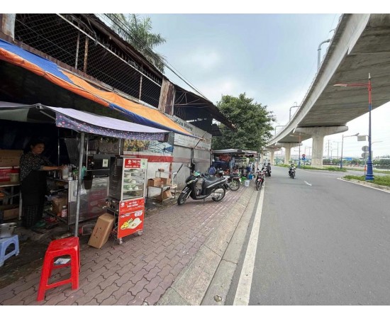 Cho thuê Đất Trống mặt tiền : 601 Xa Lộ Hà Nội, Thủ Đức. Giá thuê : 40 triệu/tháng