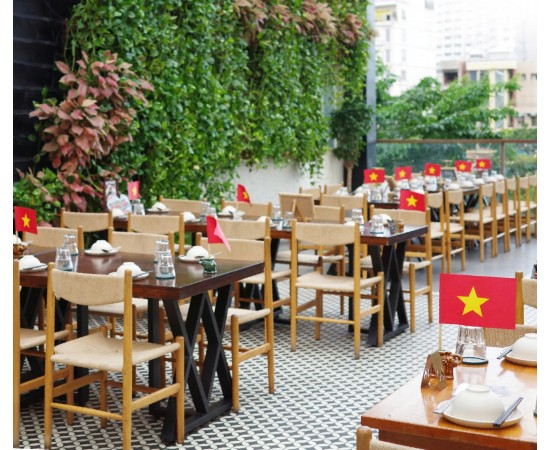 Cho thuê Nhà mặt tiền : 318 - 320 Võ Văn Kiệt, Quận 1. Giá thuê : 7.500 usd/tháng