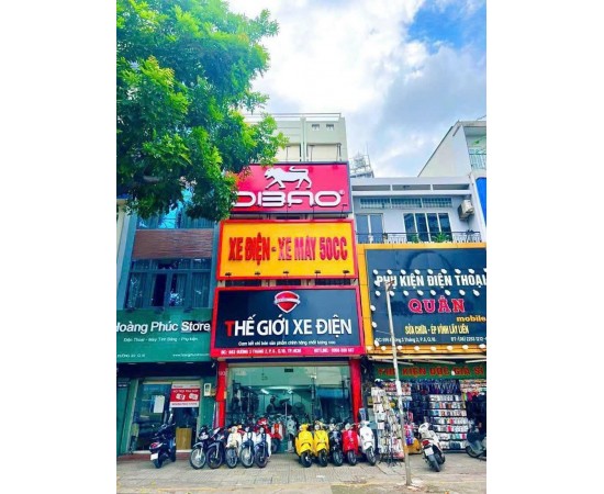 Cho  thuê Nhà mặt tiền : 693 Đường 3/2, Phường 6, Quận 10. Giá thuê : 65 triệu/tháng