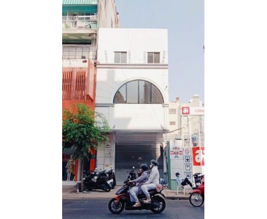 Cho thuê Nhà mặt tiền : 360 Võ Văn Tần, Phường 5,  Quận 3. Giá thuê : 120 triệu/tháng