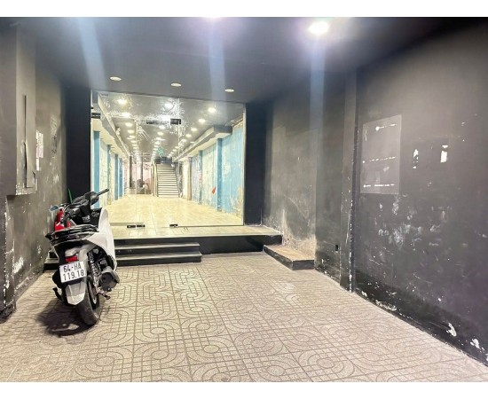 Cho thuê Nhà 2 mặt tiền : 48 Lê Văn Sỹ, Quận Phú Nhuận. Giá thuê : 80 triệu/tháng