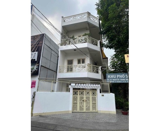 Cho thuê Mặt Bằng : 438  Đường 3 Tháng 2, Quận 10. Giá thuê : 32,8 triệu/tháng