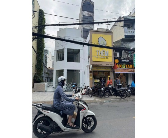 Cho thuê Nhà : 44 Ngô Tất Tố, Phường 19, Quận Bình Thạnh. Giá thuê : 80 triệu/tháng