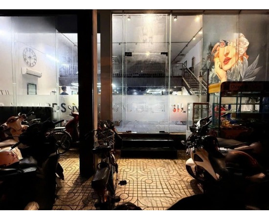 Cho thuê Nhà mặt tiền : 411 Tạ Quang Bửu, Phường 2, Quận 8. Giá thuê : 70 triệu/tháng