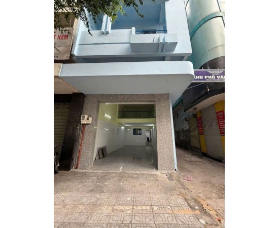 Cho thuê Nhà mặt tiền : 88 Trần Bình Trọng, Quận 5. Giá thuê : 100 triệu/tháng
