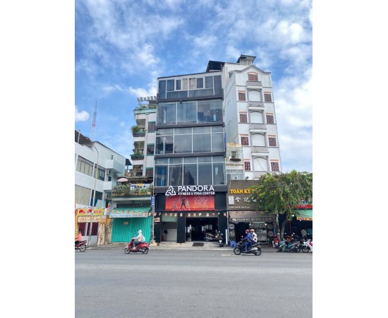 CHO THUÊ NHÀ MẶT TIỀN : 106D NGUYỄN VĂN CỪ, QUẬN 1. GIÁ THUÊ : 180 TRIỆU/THÁNG