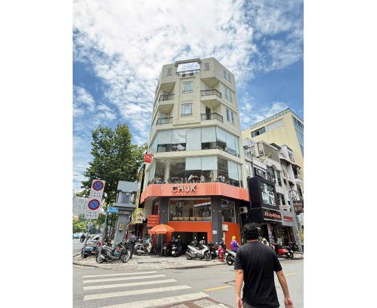 Cho thuê Nhà 2 mặt tiền : 213 Đường 3/2, Quận 10. Giá thuê : 140 triệu/tháng