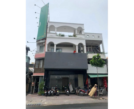 Cho thuê Nhà mặt tiền : 80B Lý Chính Thắng, Phường  Võ Thị Sáu, Quận 3. Giá thuê : 90 triệu/tháng