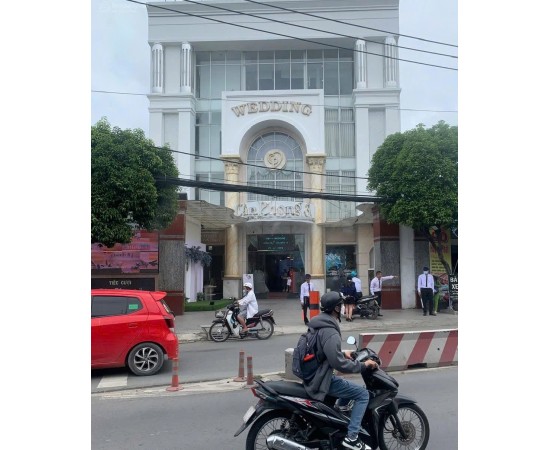 Cho thuê Nhà mặt tiền : 233 Lê Văn Khương, Quận 12. Giá thuê : 180 triệu/tháng