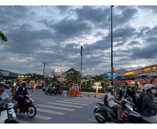 Cho Thuê Nhà Mặt Tiền Số : 101-103 Dương Quảng Hàm , Gò Vấp. Giá thuê : 250 triệu / tháng