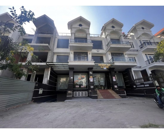 Cho thuê tòa nhà mặt tiền 28–30 Hoàng Trọng Mậu, Q.7. Giá thuê: 250 triệu/tháng