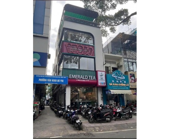 Cho thuê nhà góc 2 mặt tiền 437 Nguyễn Tri Phương, Q.10. Giá thuê: 70 triệu/tháng