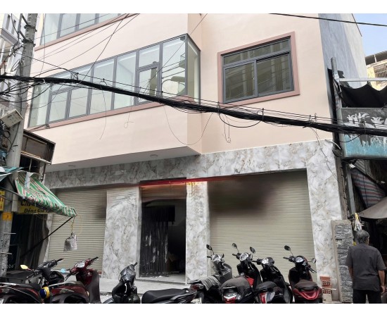 Cho thuê nhà 2 Mặt Tiền 2B Lê Trực – Bình Thạnh. Giá thuê: 75 triệu/tháng