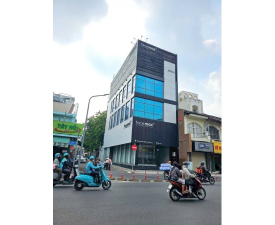 Cho thuê nhà mặt tiền 129–131 Đinh Tiên Hoàng, P.Đa Kao, Q.1. Giá thuê: 200 triệu/tháng