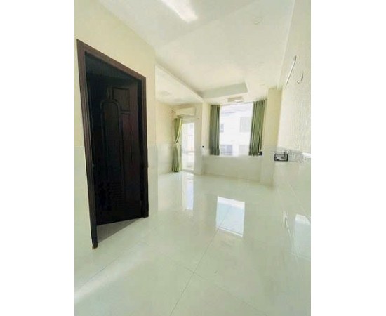 Cho thuê nhà mặt tiền 4 Hoa Sữa, Q. Phú Nhuận. Giá thuê: 35 triệu/tháng