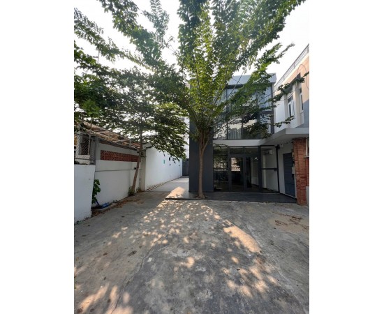 Cho Thuê Nhà : 1073/95 Cách Mạng Tháng 8, Phường 5, Quận Tân Bình. Giá thuê : 55 triệu/tháng