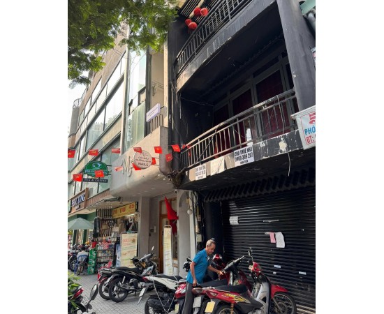 Cho Thuê Nhà MT : 49 Phó Đức Chính, Phường Bến Thành, Quận 1. Giá thuê : 75 triệu/tháng