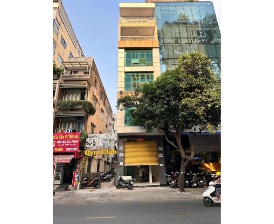 Cho thuê nhà mặt tiền 114 Cao Thắng, Quận 3. Giá thuê: 70 triệu/tháng