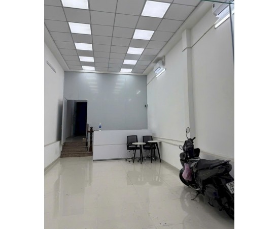 Cho thuê nhà mặt tiền  516 Cộng Hòa, P.13, Q.Tân Bình. Giá thuê: 39 triệu/tháng